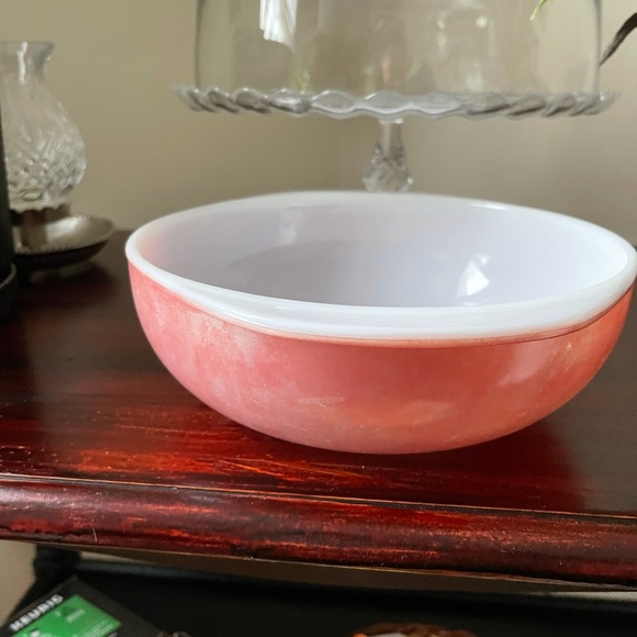 Vintage Pyrex Handled Mixing Bowl 2.QT - Picture 3 of 9